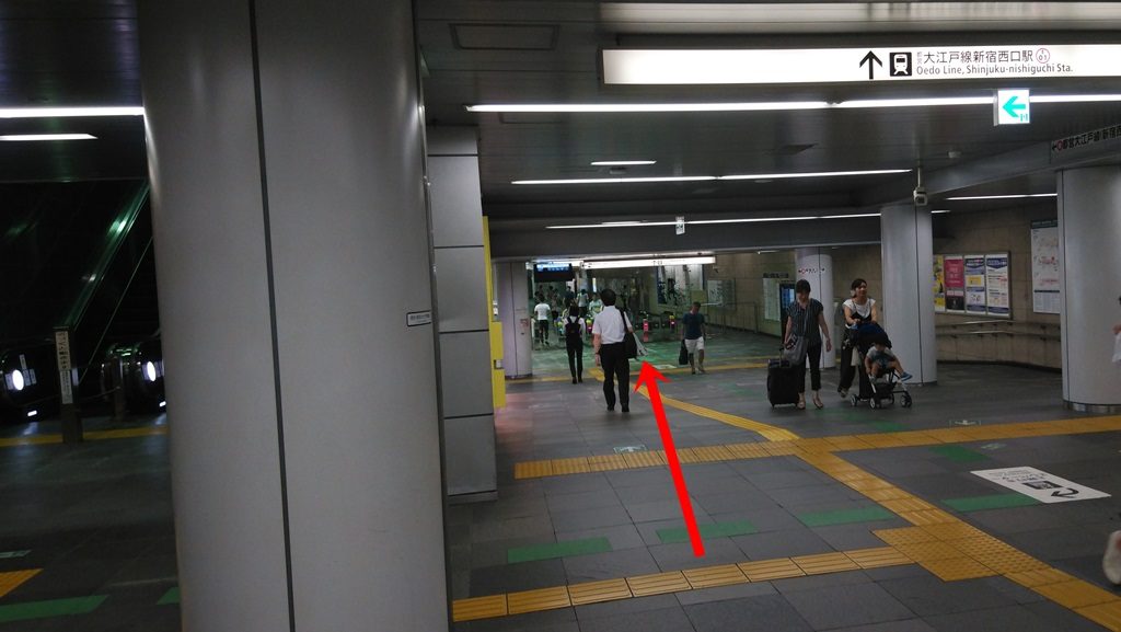 新宿西口駅まであと少し