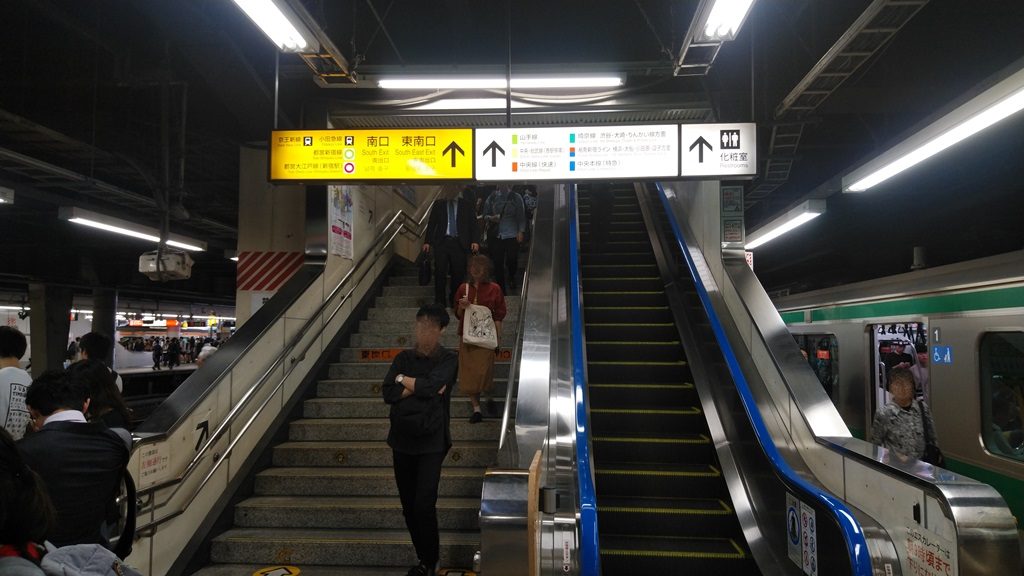 埼京線から南口階段