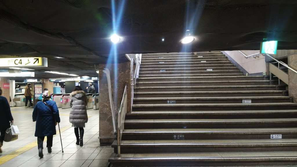 地下鉄からＪＲ地上５